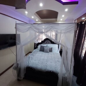 3 bedrooms, iron/ironing board, WiFi, bed sheets