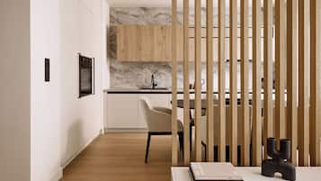 ๋ญ์
๋ฆฌ ์ํํธ | ๊ฑฐ์ค ๊ณต๊ฐ | ์์ฑ ์ฑ๋ ์์ฒญ์ด ๊ฐ๋ฅํ 50์ธ์น ์ค๋งํธ TV, ๋ทํ๋ฆญ์ค, ์คํธ๋ฆฌ๋ฐ ์๋น์ค