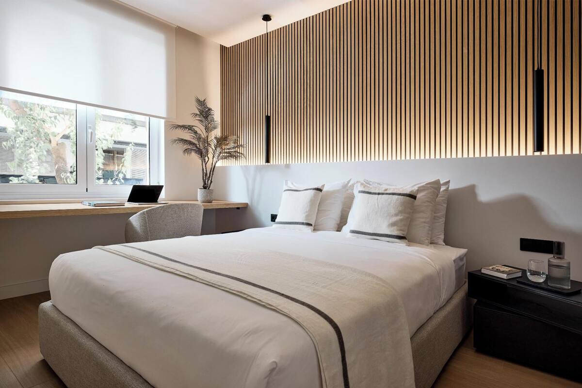 3 bedrooms, Egyptian cotton sheets, premium bedding, memory-foam beds