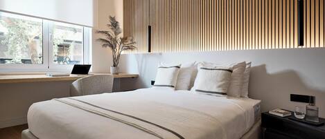 3 bedrooms, Egyptian cotton sheets, premium bedding, memory-foam beds