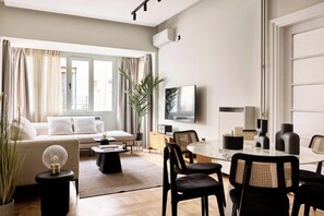 Family Apartment, 3 Bedrooms, Non Smoking | Dining room