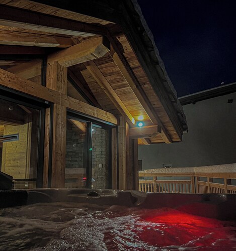 CHALET LOUNE 14 personnes haut de gamme avec jacuzzi et sauna