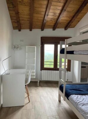 3 chambres, fer et planche à repasser, lit parapluie, Wi-Fi gratuit