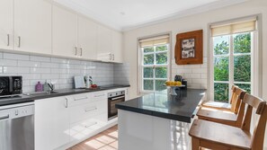 Micro-ondes, four, plaque de cuisson, lave-vaisselle