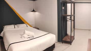 Habitación doble | Escritorio, tabla de planchar con plancha y wifi gratis