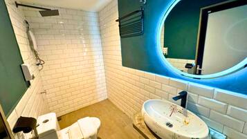 Studio | Badrum | Dusch, hårtork, handdukar och tvål