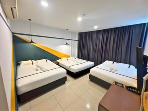 Family Double Room | Meja, seterika/papan seterika, Wi-fi percuma 