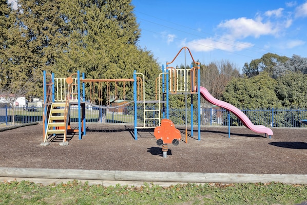 Zona de jocs infantil: a l'aire lliure