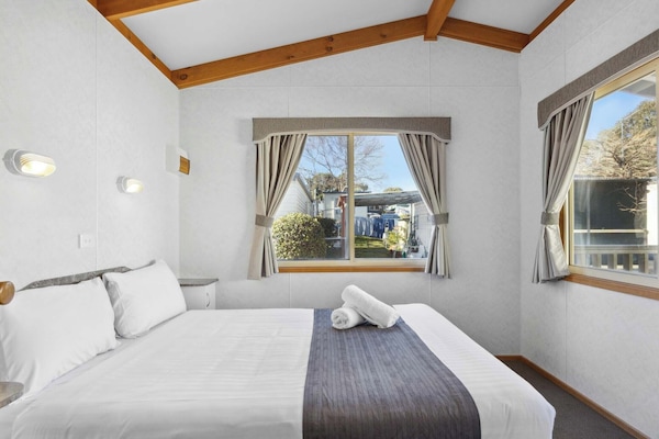 2 bedrooms, cots/infant beds, bed sheets