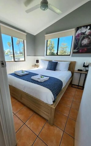 Economy 2 Bedroom Cabin | Ropa de cama 