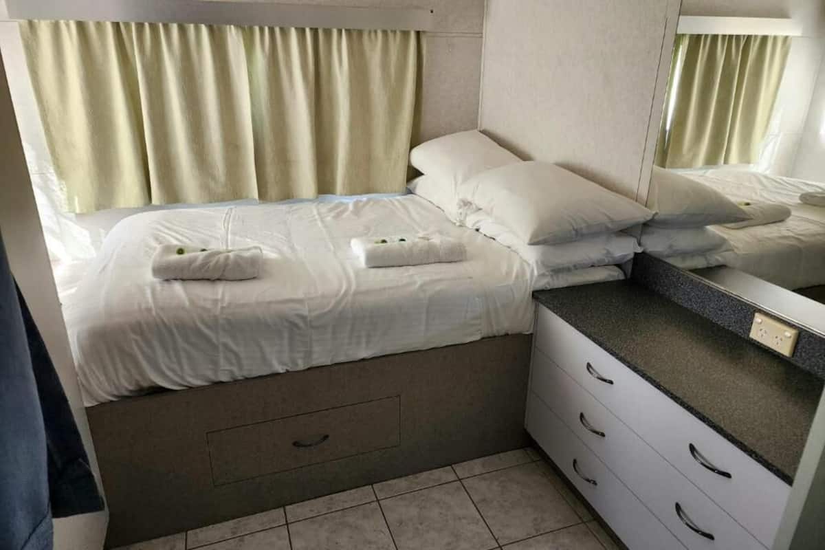 1 Bedroom Seaside Caravan | 1 bedroom