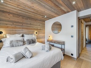 4 bedrooms, free WiFi, bed sheets
