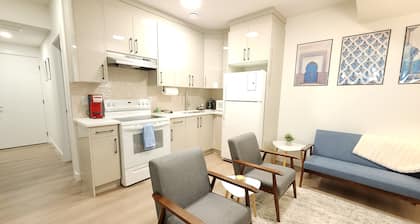 Cozy Indigo retreat-Two Bedroom -private Entrance-pet Friendly