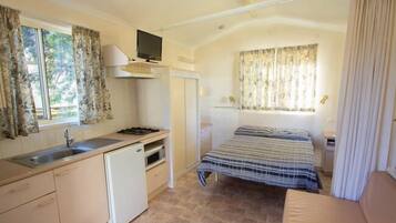 Economy Cabin - No Ensuite - Pet Friendly | Eget kök | Mikrovågsugn, spishäll, brödrost och grytor/köksredskap