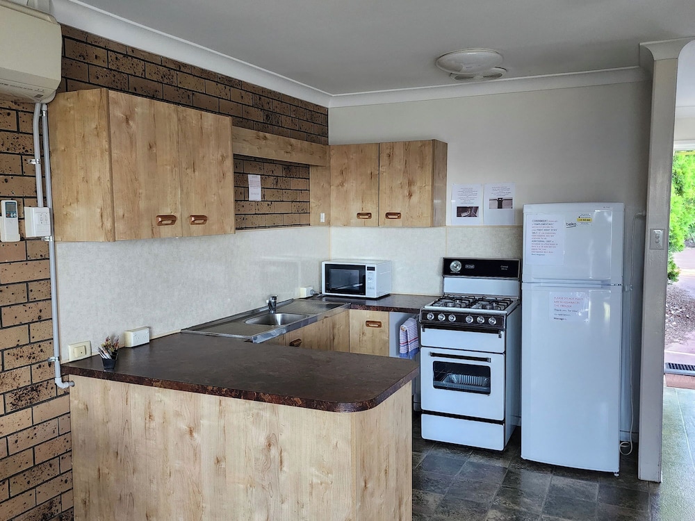 Toowoomba Caravan Park by null