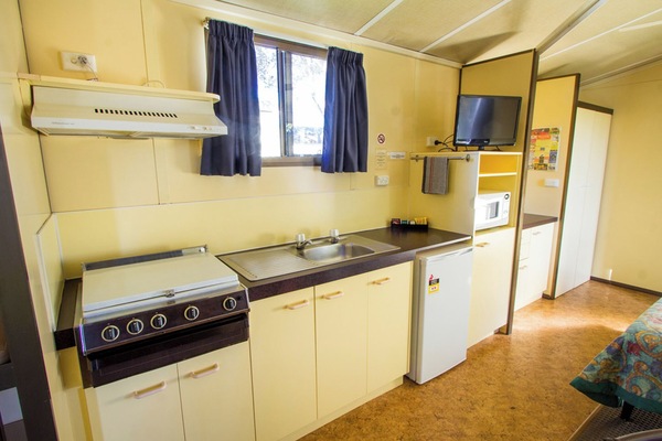 Standard Cabin - Pet Friendly | Private kitchen | Microwave, stovetop, toaster, cookware/dishes/utensils
