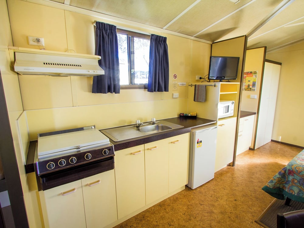 Toowoomba Caravan Park by null