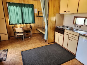1 bedroom, free cribs/infant beds, bed sheets