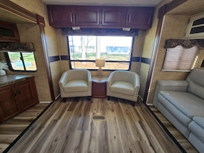 Smart-TV, Stereoanlage