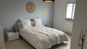 4 chambres, fer et planche à repasser, Wi-Fi, draps fournis