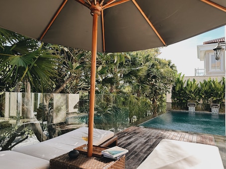 Ropa de cama de alta calidad, cubrecamas y minibar . Kula Kara Villas Bingin, Uluwatu