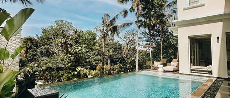 3 piscinas al aire libre, sillones reclinables de piscina