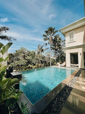 3 piscinas al aire libre, sillones reclinables de piscina