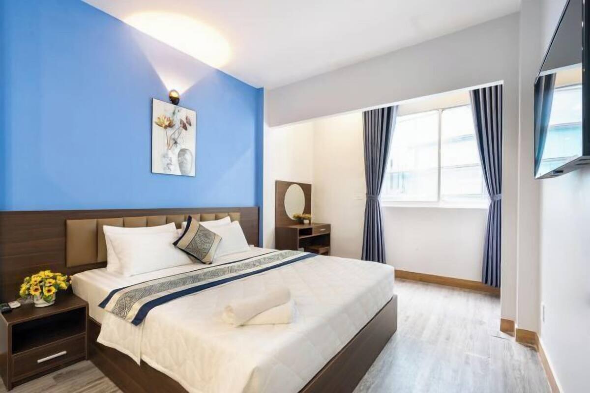 Minibar, desk, free WiFi, bed sheets