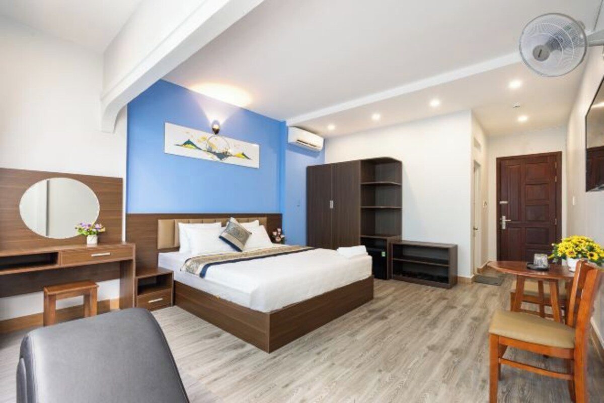Minibar, desk, free WiFi, bed sheets