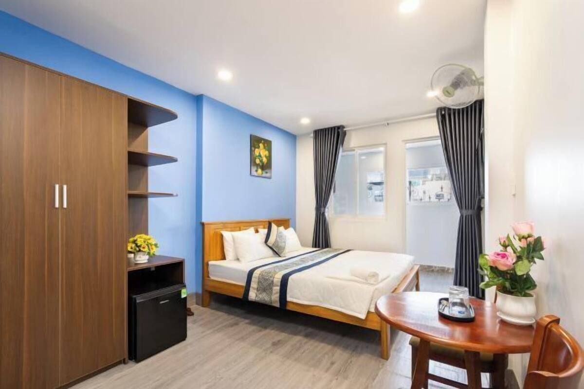 Minibar, desk, free WiFi, bed sheets