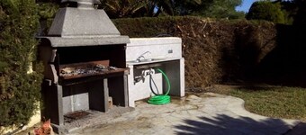 VILLA AVEC PISCINE PRIVEE, POUR 12 PERSONNES, CLIMATISATION, WIFI,80M DE LA MER