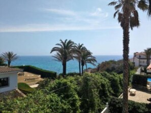 Property grounds - VILLA WITH PRIVATE POOL, SLEEPS 12, AIR-CONDITIONED, WIFI, 80M FROM THE SEA (Les Tres Cales)