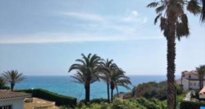 VILLA AVEC PISCINE PRIVEE, POUR 12 PERSONNES, CLIMATISATION, WIFI,80M DE LA MER