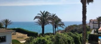 VILLA WITH PRIVATE POOL, SLEEPS 12, AIR-CONDITIONED, WIFI, 80M FROM THE SEA