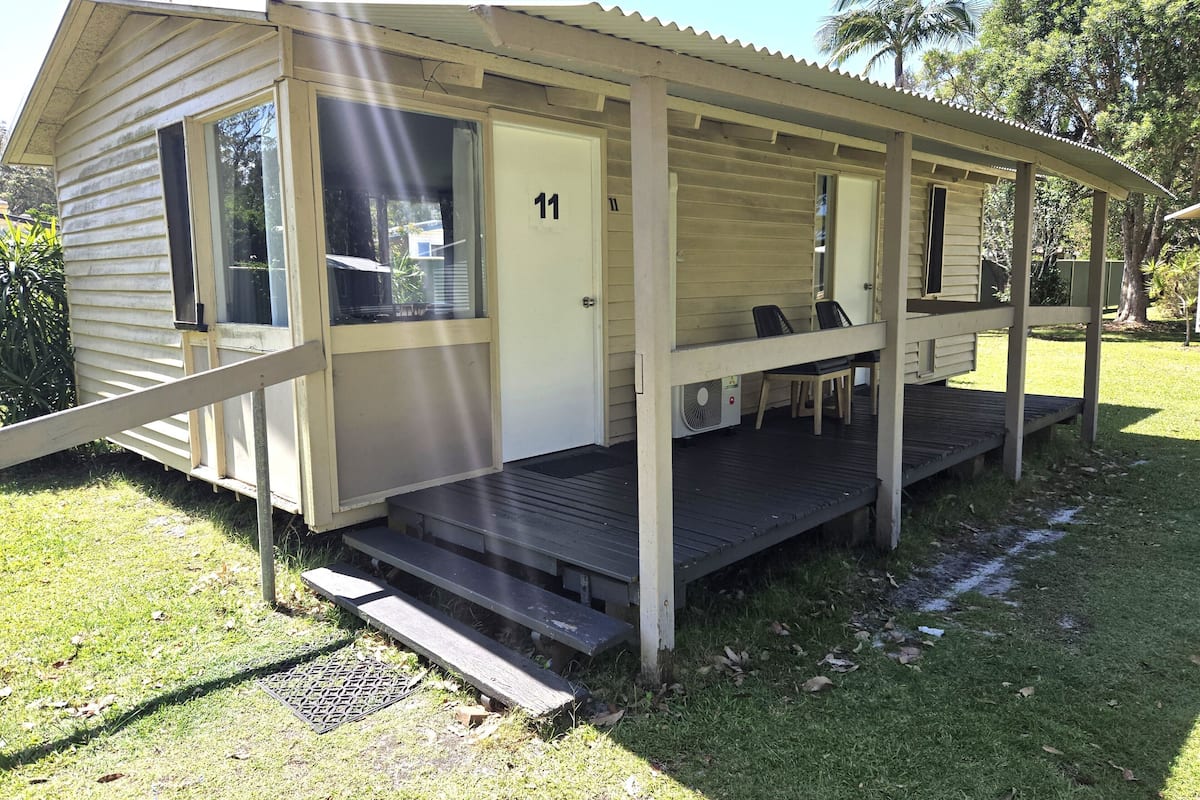 Economy 1 Bedroom Cabin - Pet Friendly | Terrace/patio