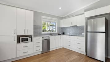 Superior Accessible 2 Bedroom Cabin | Private kitchen | Microwave, stovetop, toaster, cookware/dishes/utensils