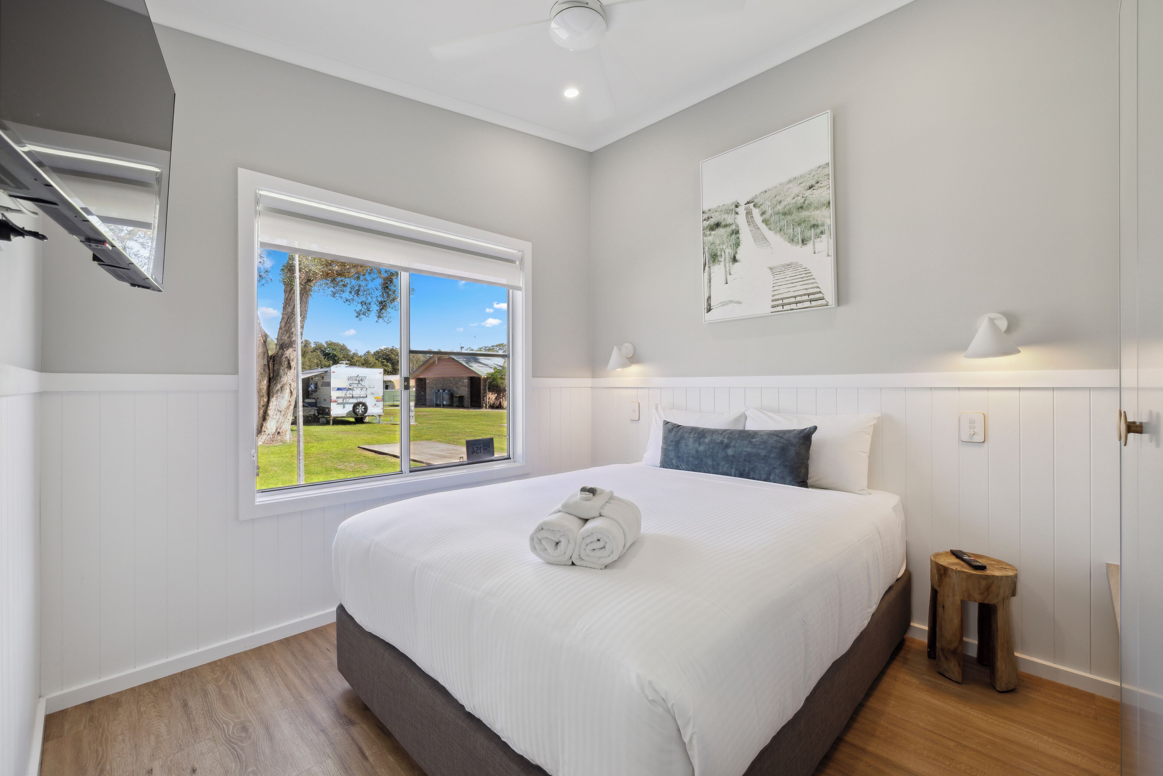 Superior 2 Bedroom Cabin | WiFi, bed sheets