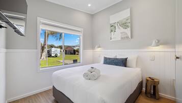 Superior 2 Bedroom Cabin | 1 phòng ngủ, truy cập Internet không dây, bộ trải giường