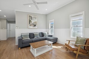 Superior 2 Bedroom Cabin | Living area - Valla Beach Holiday Park (Valla Beach)