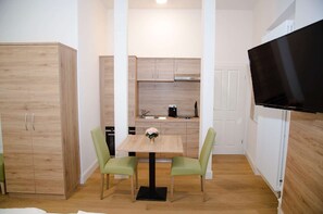 Dining - Perkeo Apartments: 2 Studios with shared terrace | Heidelberg-Oldtown (Heidelberg)