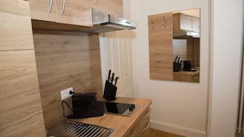 Fridge, stovetop, coffee/tea maker, toaster