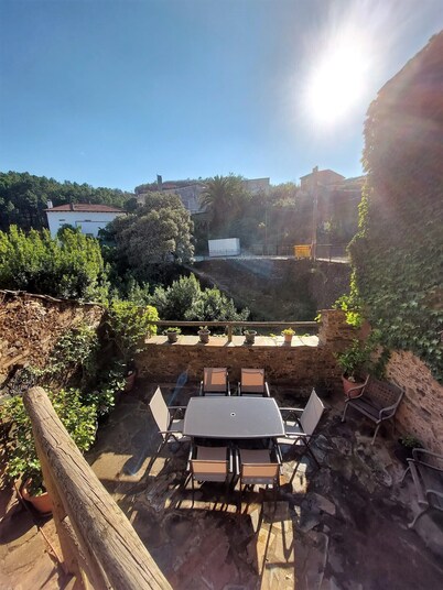 🏡 Charming cottage with fireplace & patio – natural pool just 500m away! 🐶🐱💗