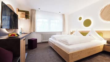 Zimmersafe, Schreibtisch, Verdunkelungsvorhänge, schallisolierte Zimmer