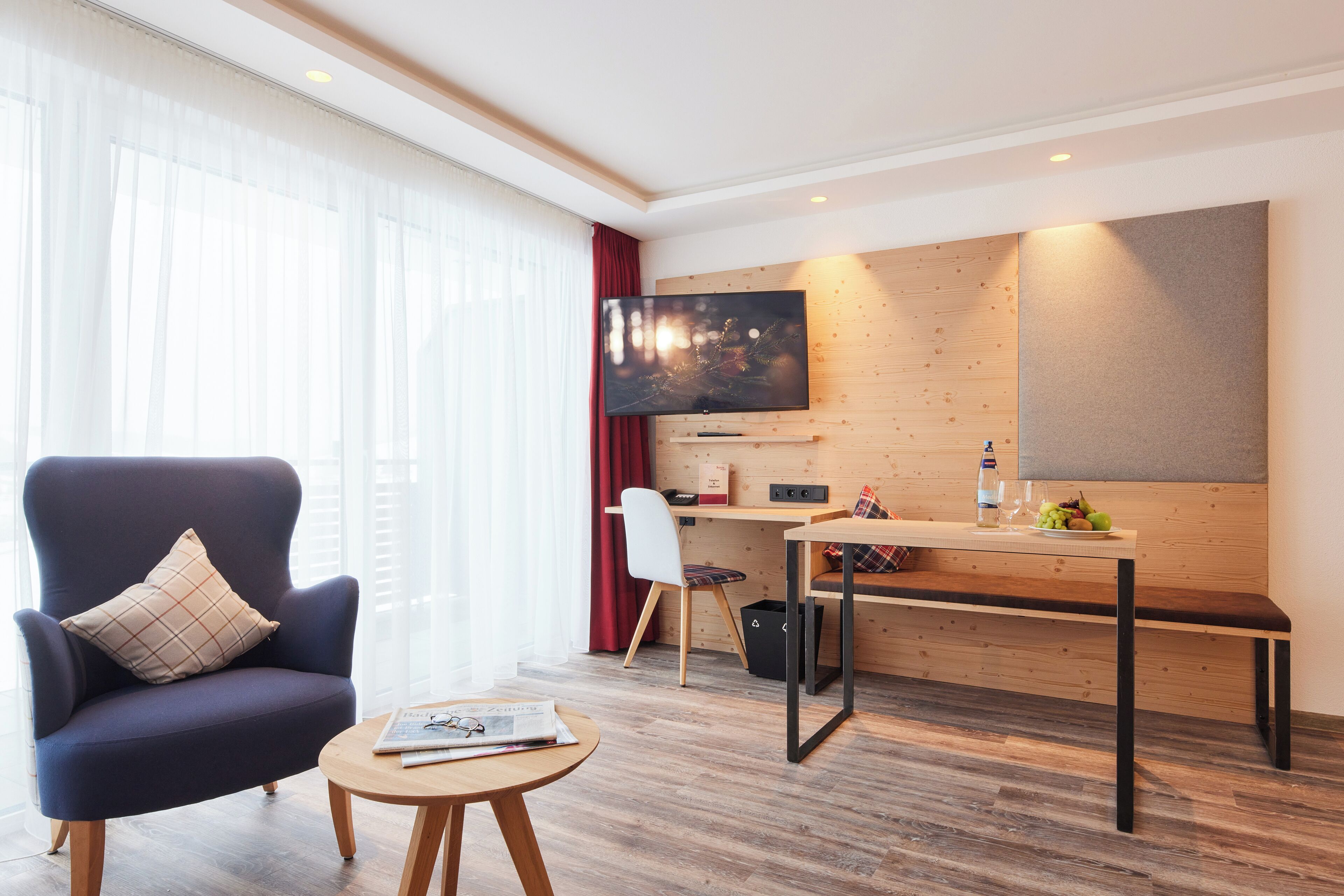 Deluxe-Doppelzimmer, Talblick | Zimmersafe, Schreibtisch, Verdunkelungsvorhänge, schallisolierte Zimmer