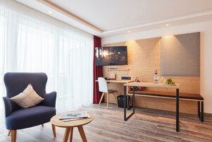 Deluxe Double Room, Valley View | In-room safe, desk, blackout drapes, soundproofing