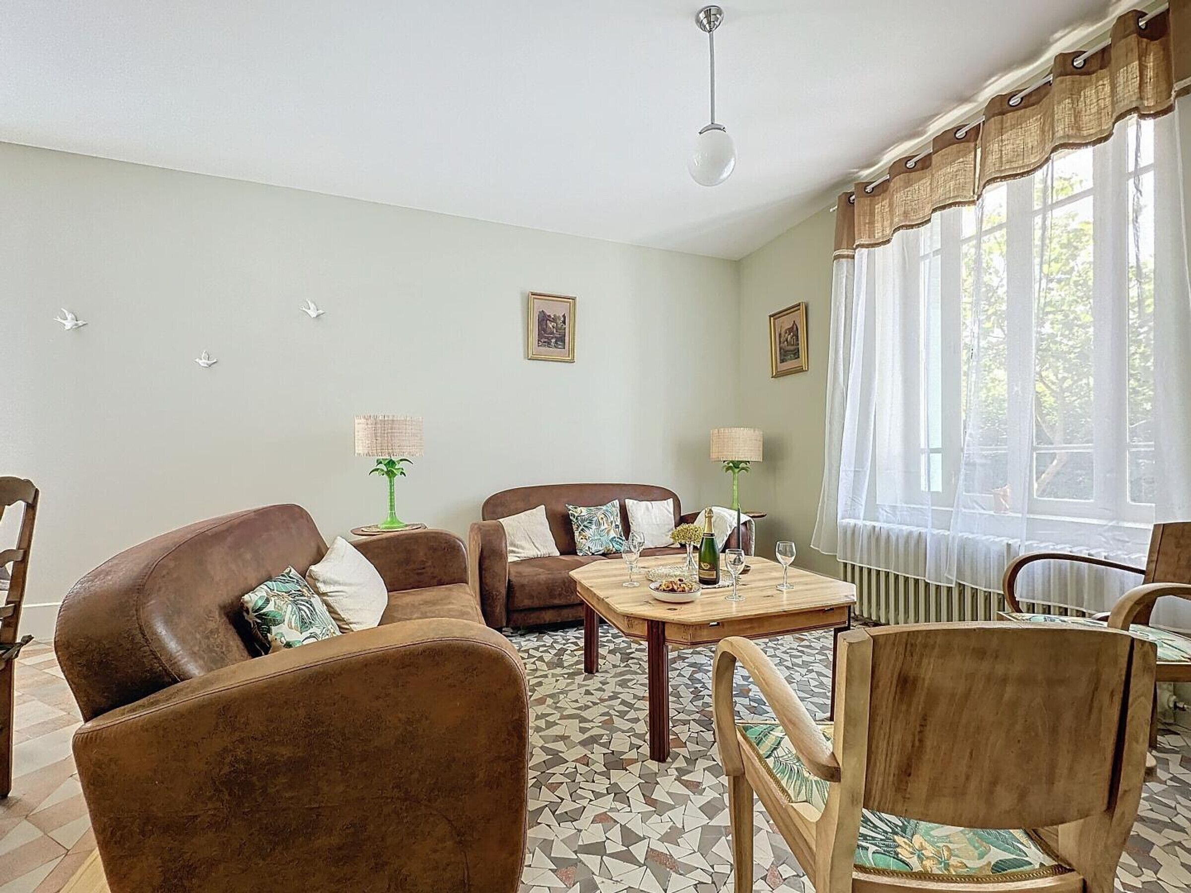 TV, mesa de pingue-pongue