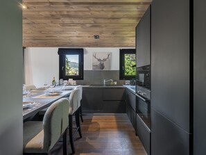 Kühlschrank, Mikrowelle, Ofen, Geschirrspüler