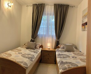 2 chambres, fer et planche à repasser, Wi-Fi, draps fournis