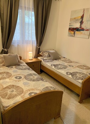 2 chambres, fer et planche à repasser, Wi-Fi, draps fournis