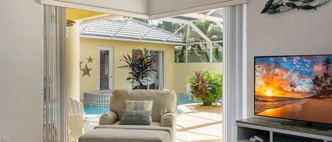 Smart TV, fireplace, DVD player